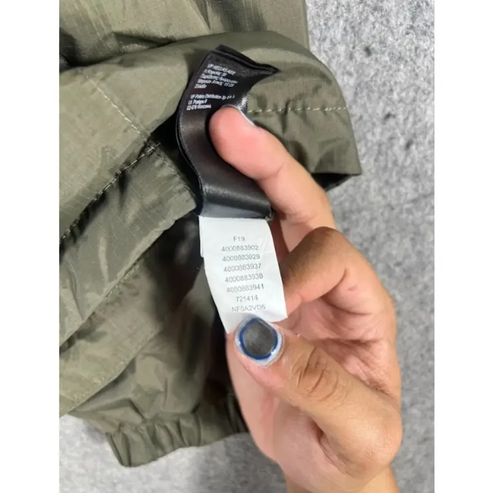 The North Face Resolve 2 Rain Jacket Mens M Waterproof Green DryVent NF0A2VD5